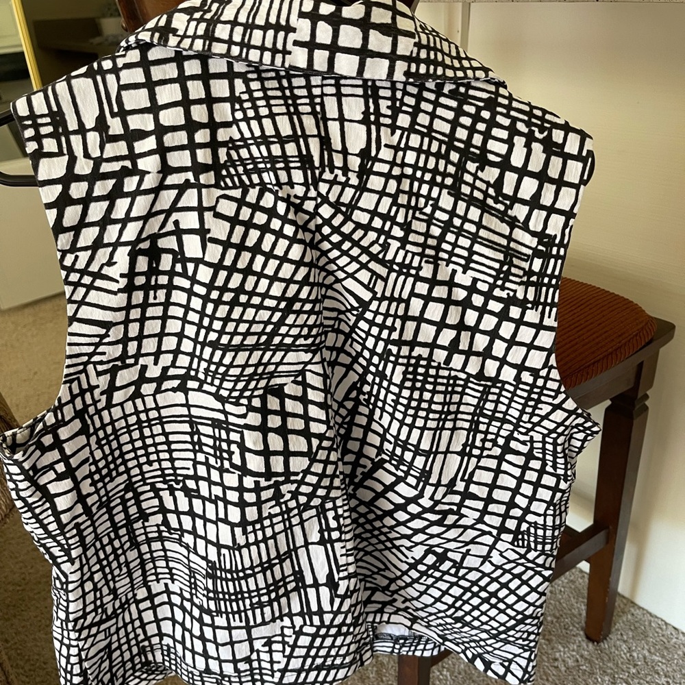 Vest - Picture 4 of 4